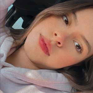 Meet your Posher, Carolina